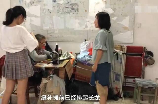 軍訓(xùn)服蹲下就崩線 給學(xué)生提供好一些材料的服裝有多難？